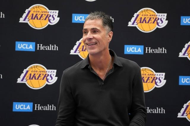 FIBA三人篮球社媒发布精彩亮点：你的扣篮能值几分？
